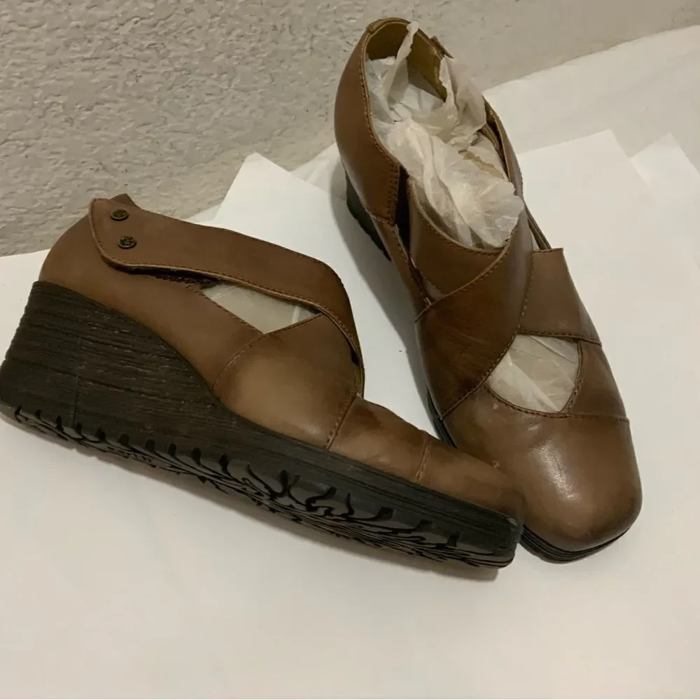 Earth Spendrift Women' Wedge Shoes Size 9.5 B Cinnamon Brown Hook & Loop Closure